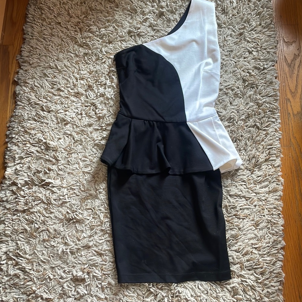 White and black color block peplum dress